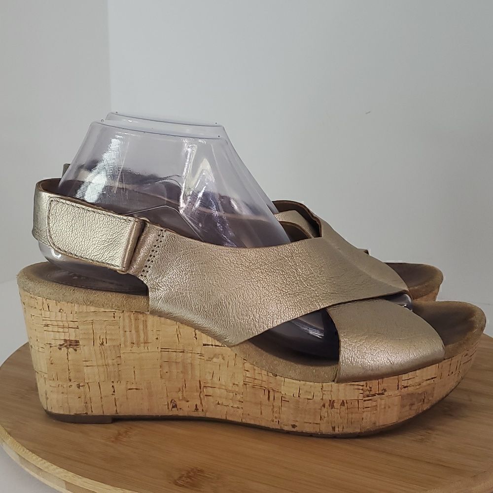 Clarks Annadel Eirwyn Metallic Gold Leather Cork Wedge Platform Sandal Size 10